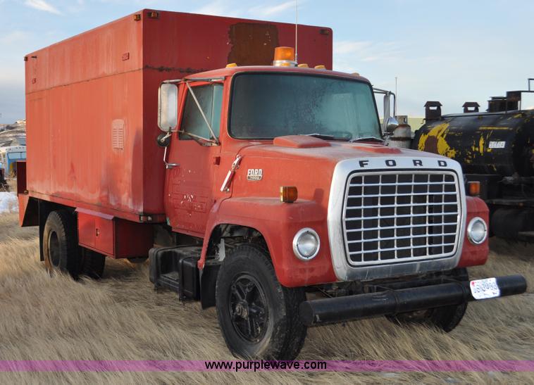 image for item C3348 1979 Ford 7000 oil service truck