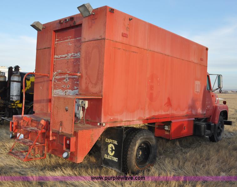 image for item C3348 1979 Ford 7000 oil service truck