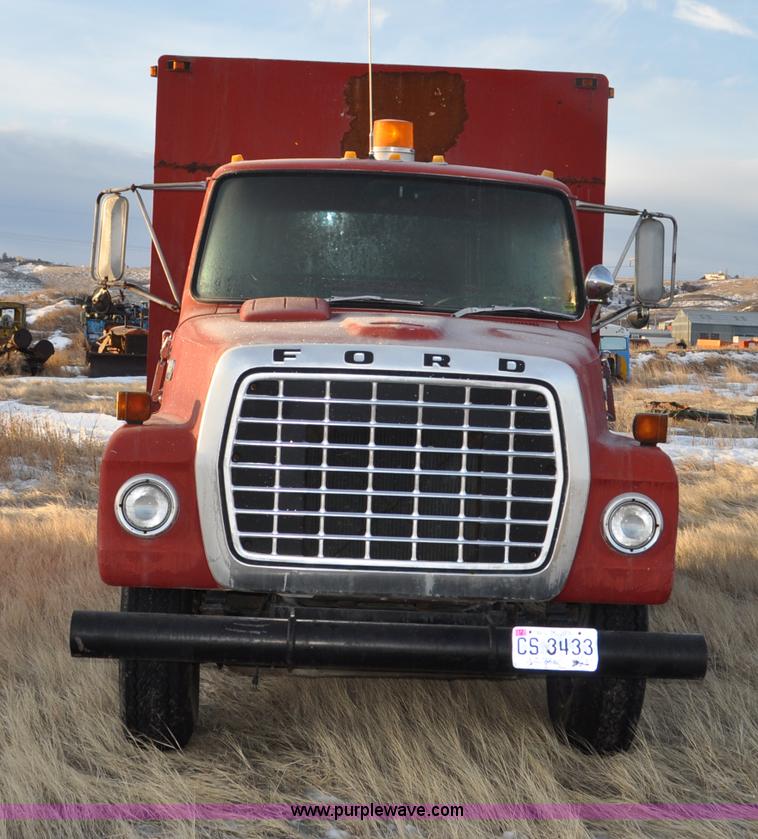 image for item C3348 1979 Ford 7000 oil service truck