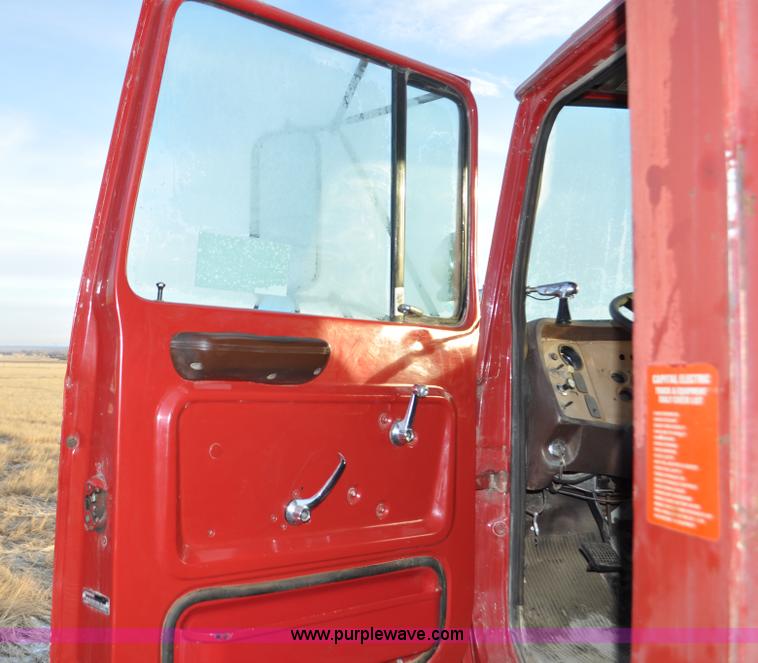 image for item C3348 1979 Ford 7000 oil service truck