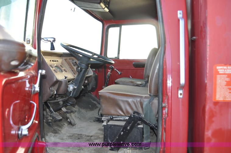 image for item C3348 1979 Ford 7000 oil service truck