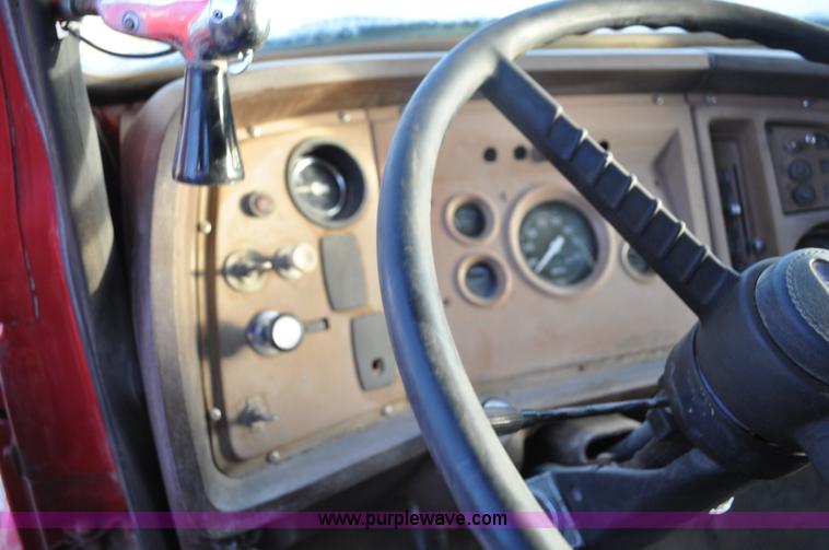 image for item C3348 1979 Ford 7000 oil service truck