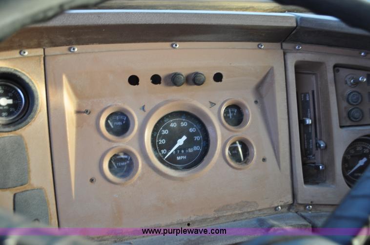 image for item C3348 1979 Ford 7000 oil service truck