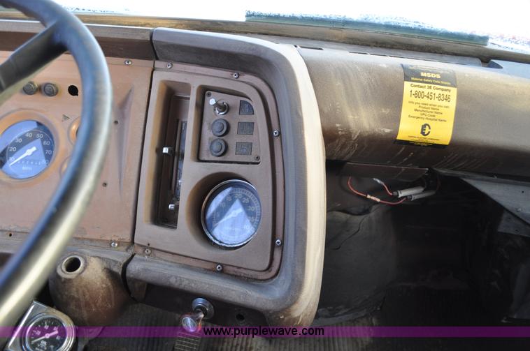 image for item C3348 1979 Ford 7000 oil service truck