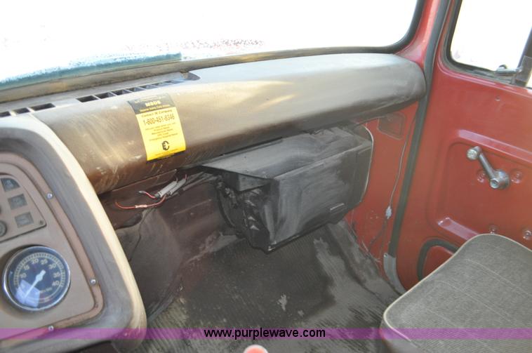 image for item C3348 1979 Ford 7000 oil service truck