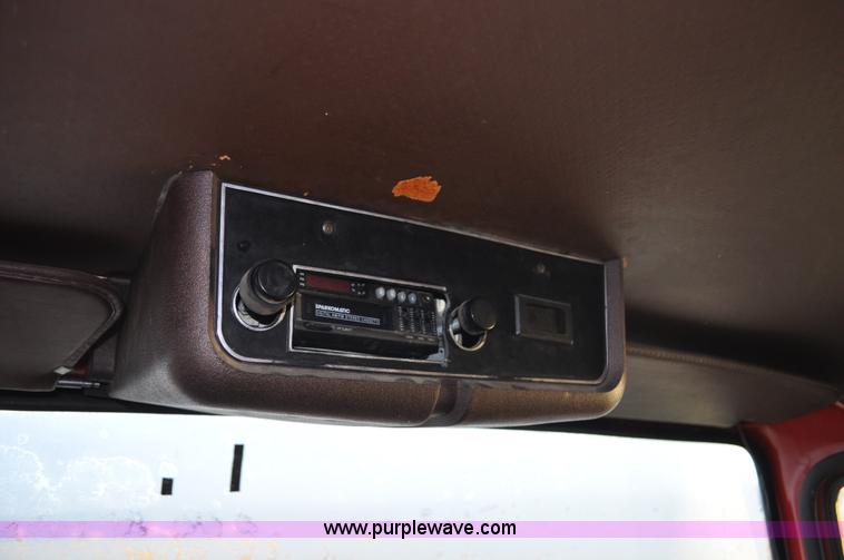 image for item C3348 1979 Ford 7000 oil service truck