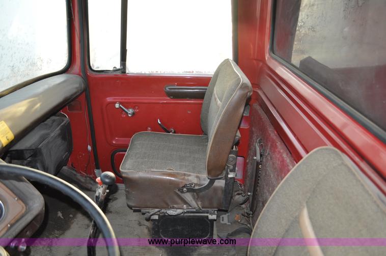 image for item C3348 1979 Ford 7000 oil service truck