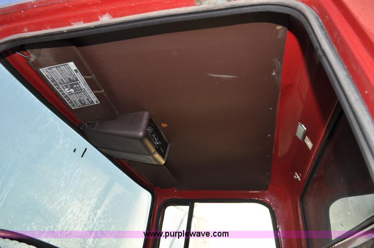 image for item C3348 1979 Ford 7000 oil service truck