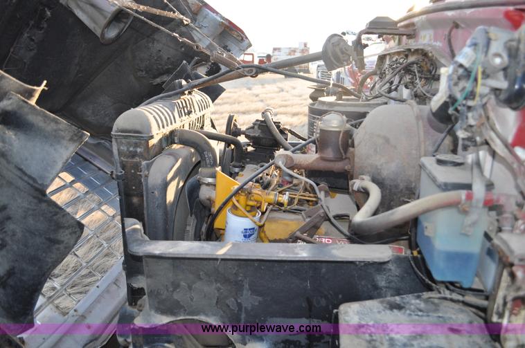 image for item C3348 1979 Ford 7000 oil service truck