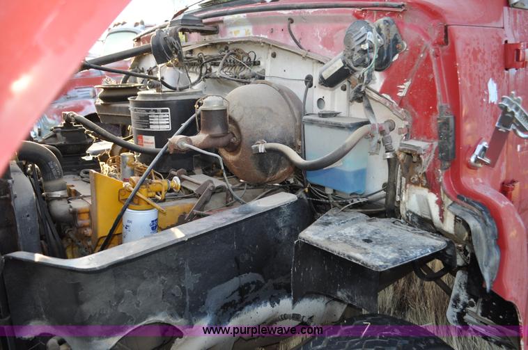 image for item C3348 1979 Ford 7000 oil service truck