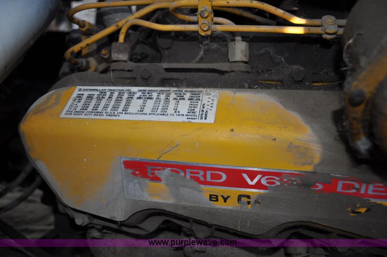 image for item C3348 1979 Ford 7000 oil service truck