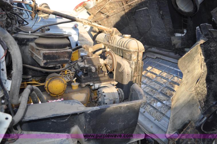 image for item C3348 1979 Ford 7000 oil service truck