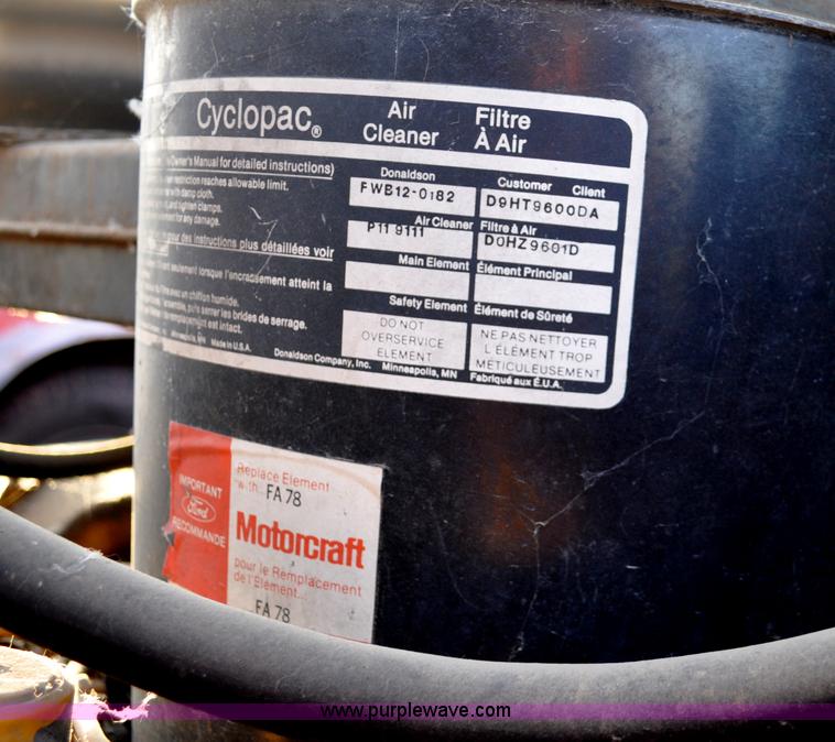 image for item C3348 1979 Ford 7000 oil service truck