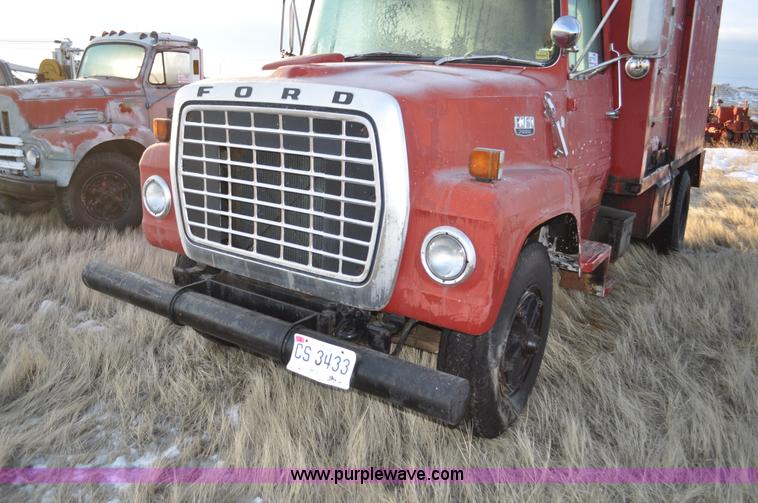 image for item C3348 1979 Ford 7000 oil service truck