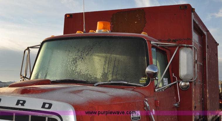 image for item C3348 1979 Ford 7000 oil service truck