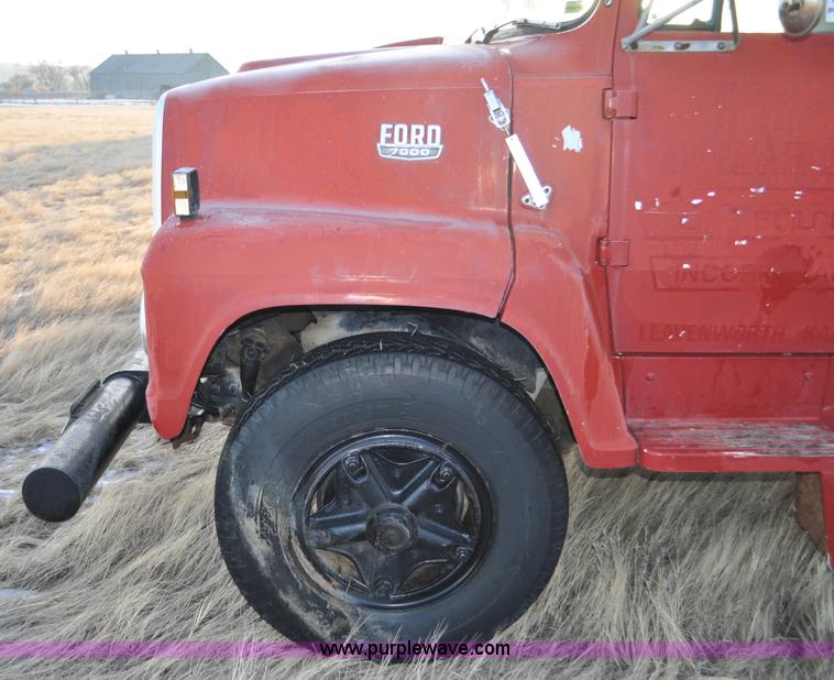image for item C3348 1979 Ford 7000 oil service truck