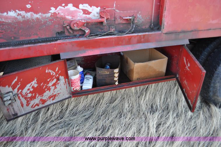 image for item C3348 1979 Ford 7000 oil service truck