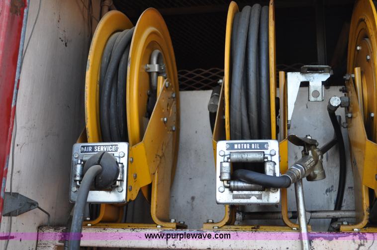 image for item C3348 1979 Ford 7000 oil service truck