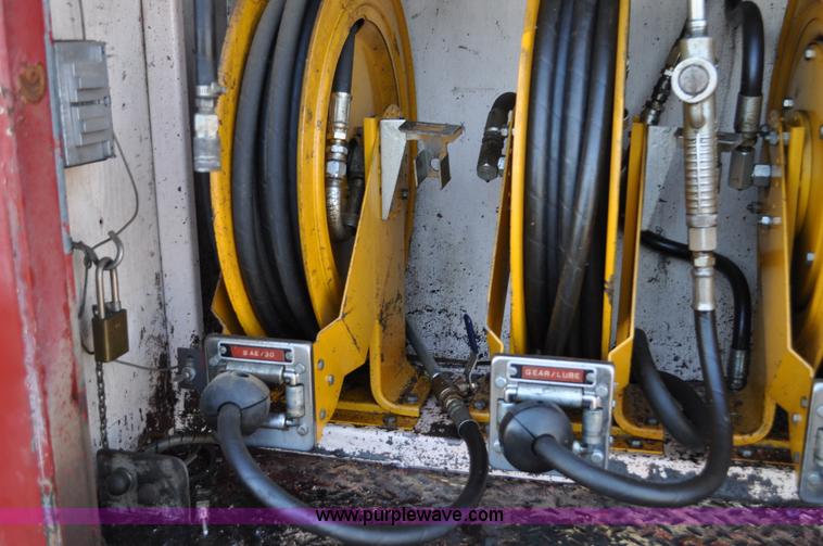 image for item C3348 1979 Ford 7000 oil service truck