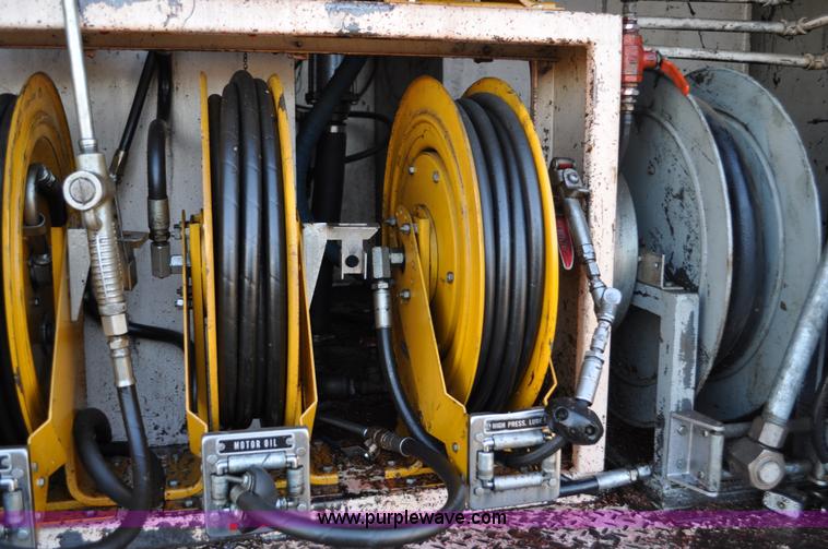 image for item C3348 1979 Ford 7000 oil service truck