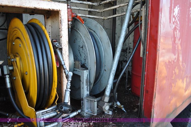 image for item C3348 1979 Ford 7000 oil service truck