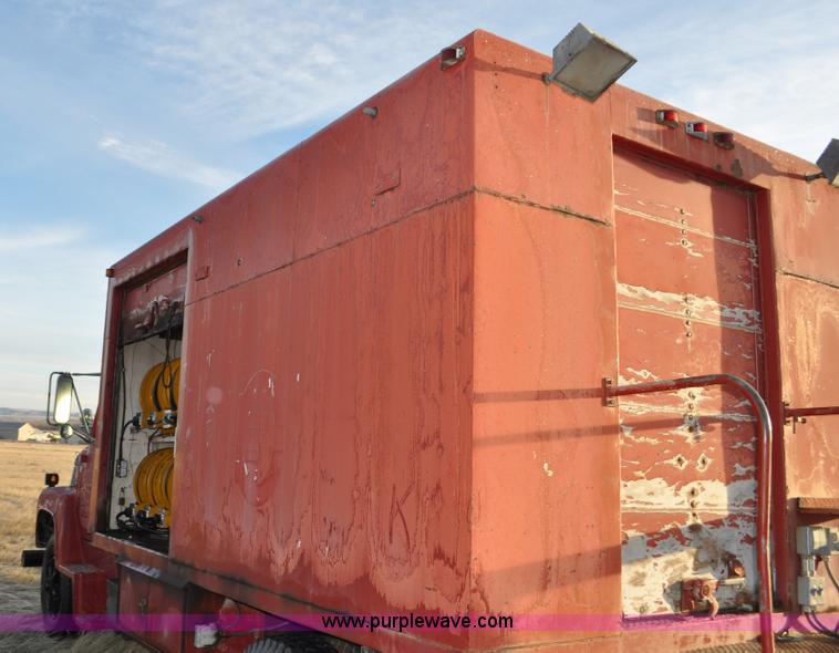 image for item C3348 1979 Ford 7000 oil service truck