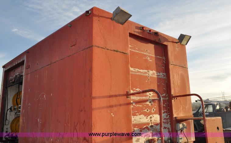 image for item C3348 1979 Ford 7000 oil service truck