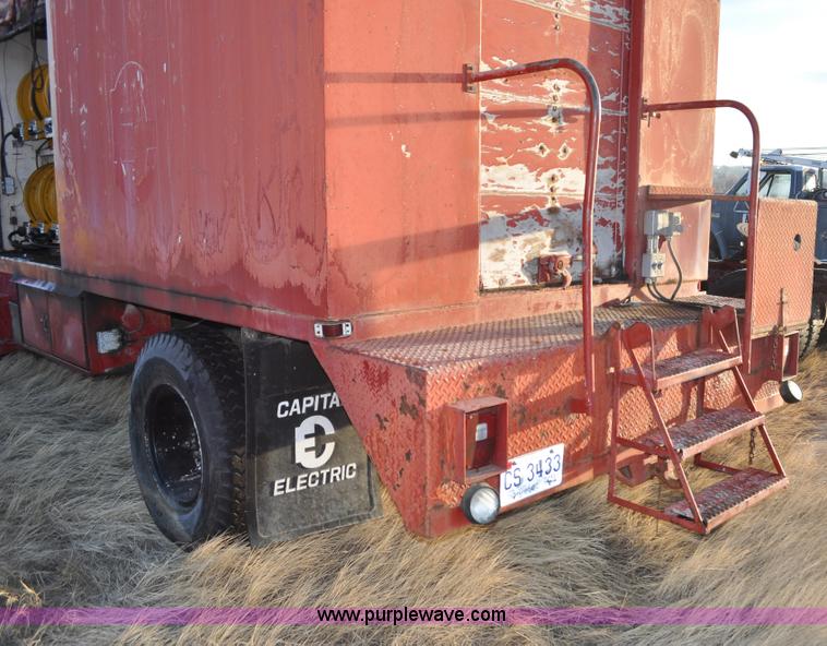 image for item C3348 1979 Ford 7000 oil service truck