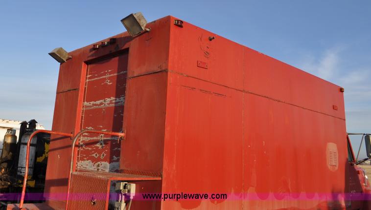 image for item C3348 1979 Ford 7000 oil service truck