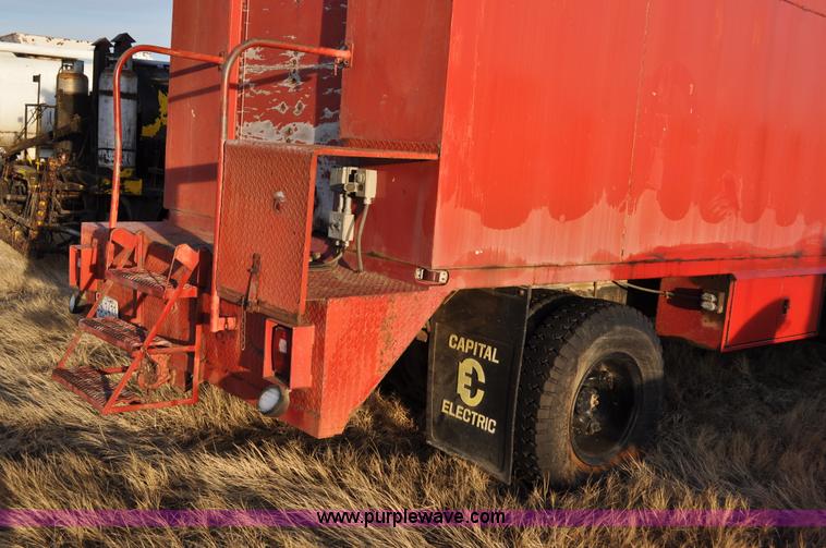 image for item C3348 1979 Ford 7000 oil service truck