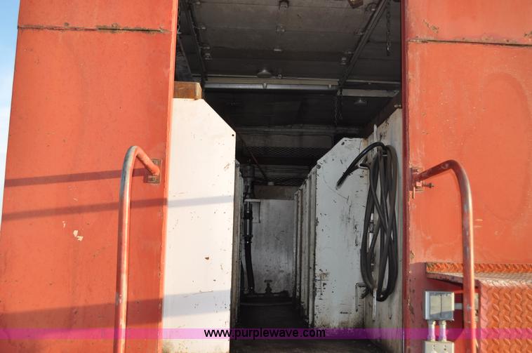 image for item C3348 1979 Ford 7000 oil service truck