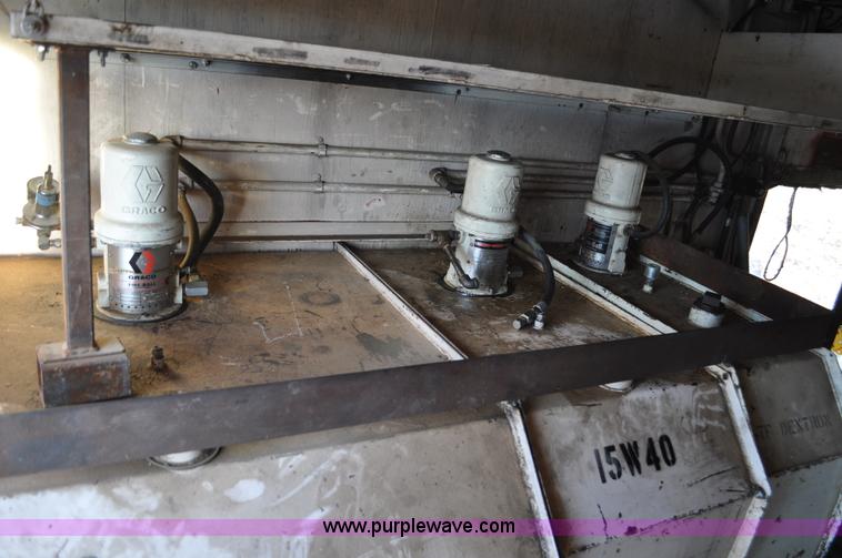 image for item C3348 1979 Ford 7000 oil service truck