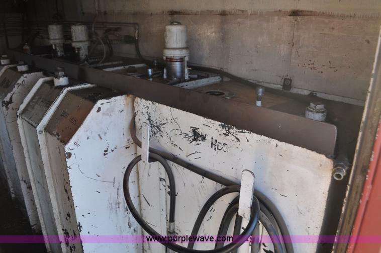 image for item C3348 1979 Ford 7000 oil service truck