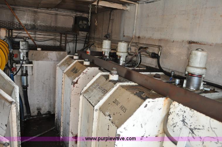 image for item C3348 1979 Ford 7000 oil service truck