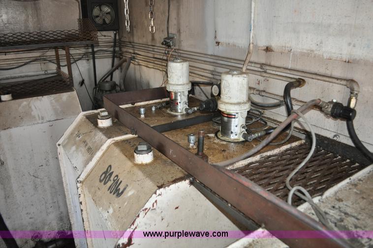 image for item C3348 1979 Ford 7000 oil service truck