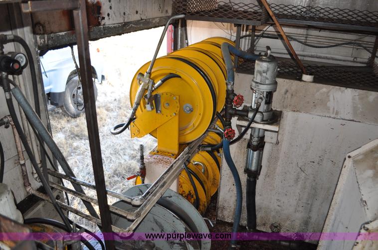 image for item C3348 1979 Ford 7000 oil service truck