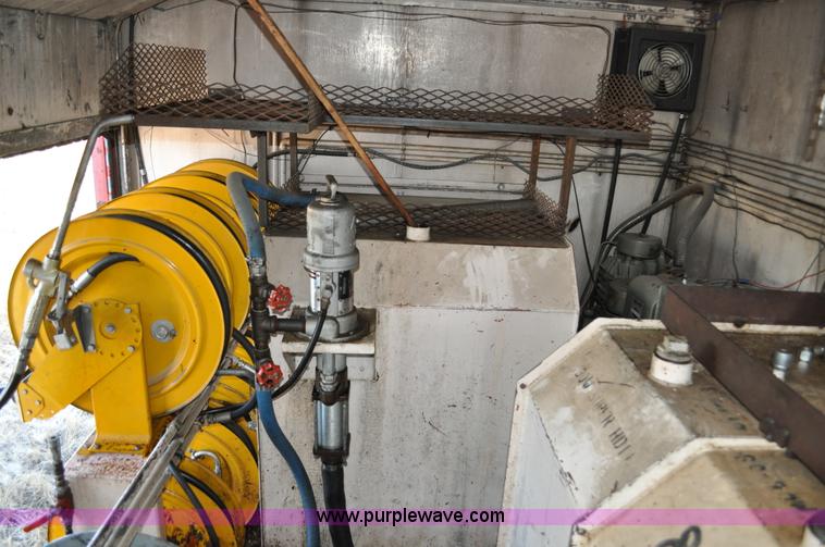 image for item C3348 1979 Ford 7000 oil service truck