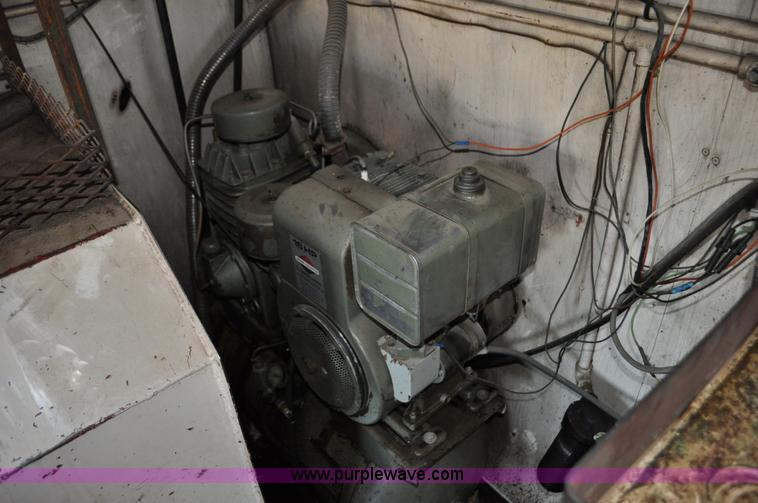 image for item C3348 1979 Ford 7000 oil service truck