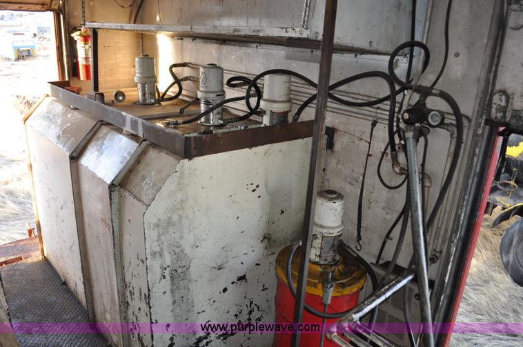 image for item C3348 1979 Ford 7000 oil service truck