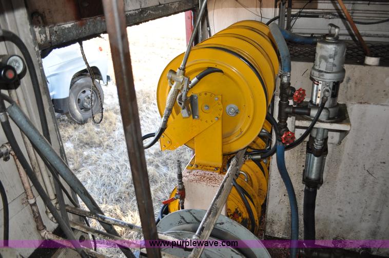 image for item C3348 1979 Ford 7000 oil service truck