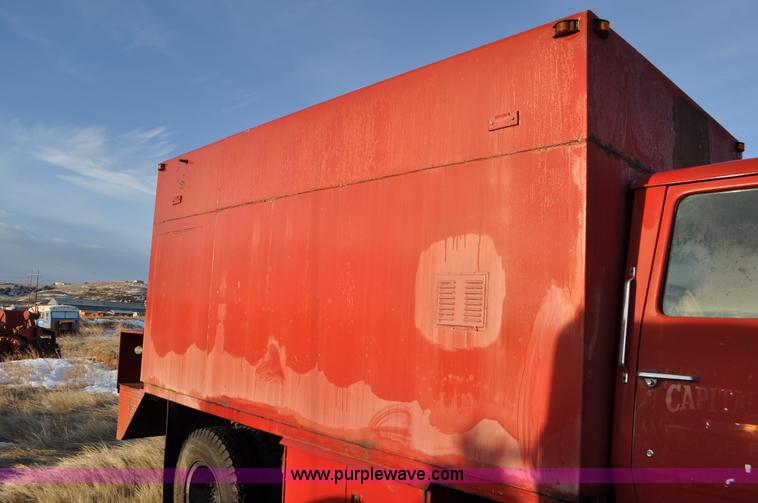 image for item C3348 1979 Ford 7000 oil service truck