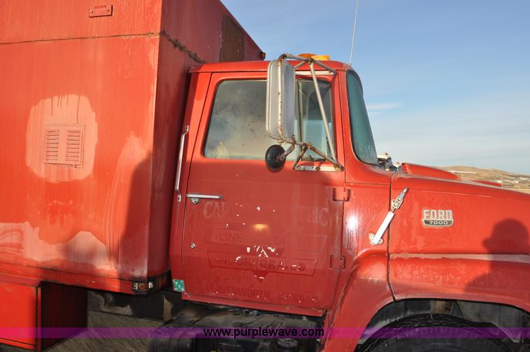 image for item C3348 1979 Ford 7000 oil service truck