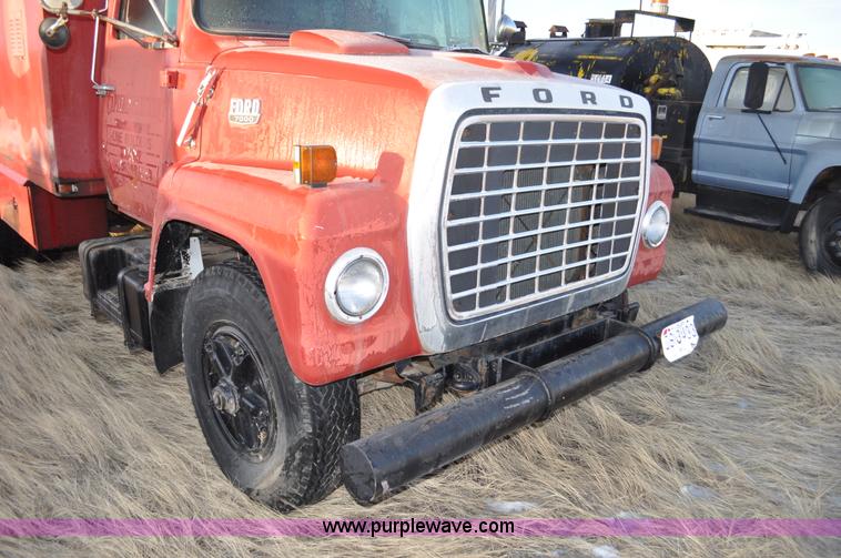 image for item C3348 1979 Ford 7000 oil service truck