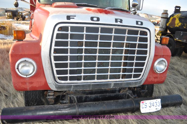image for item C3348 1979 Ford 7000 oil service truck