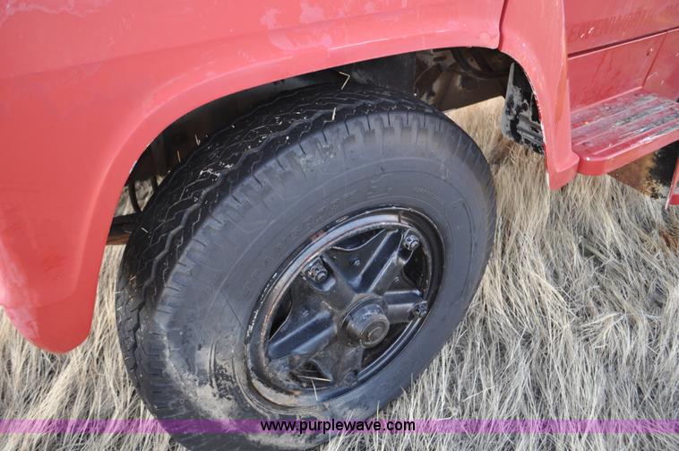 image for item C3348 1979 Ford 7000 oil service truck