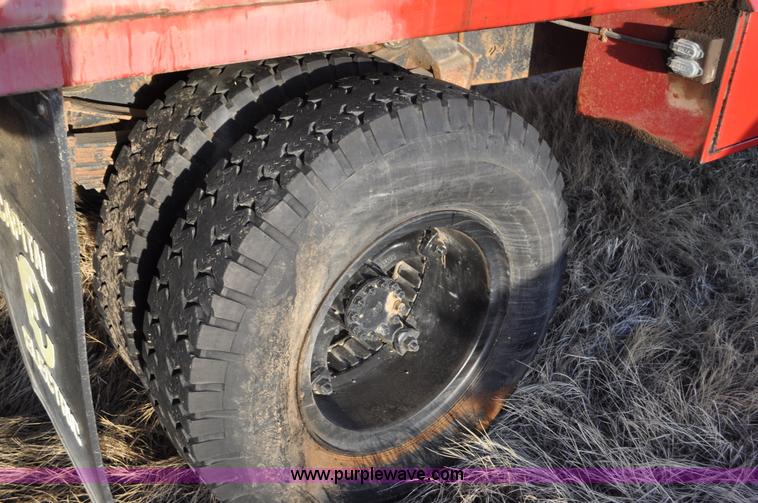 image for item C3348 1979 Ford 7000 oil service truck