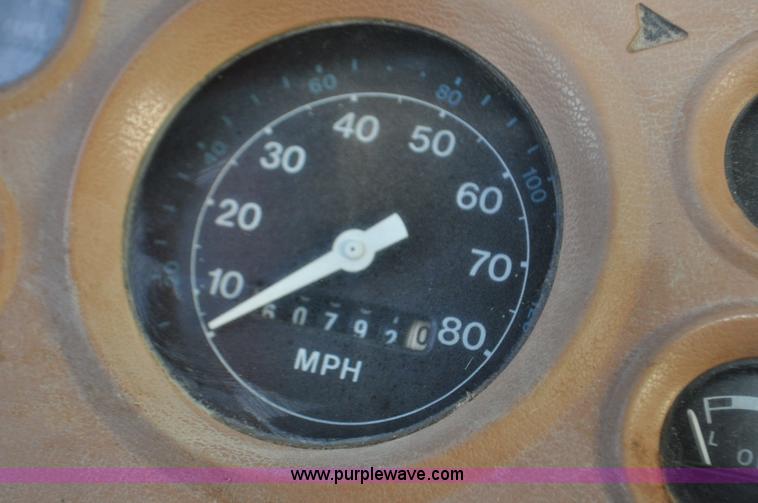 image for item C3348 1979 Ford 7000 oil service truck