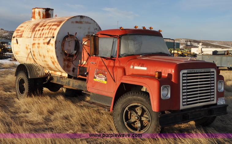 image for item C3350 1975 International 16010 Loadstar washer truck