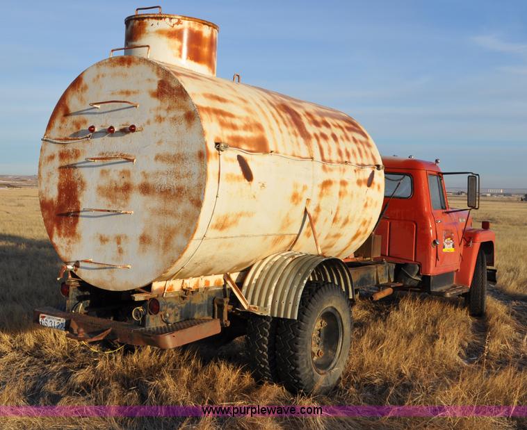 image for item C3350 1975 International 16010 Loadstar washer truck