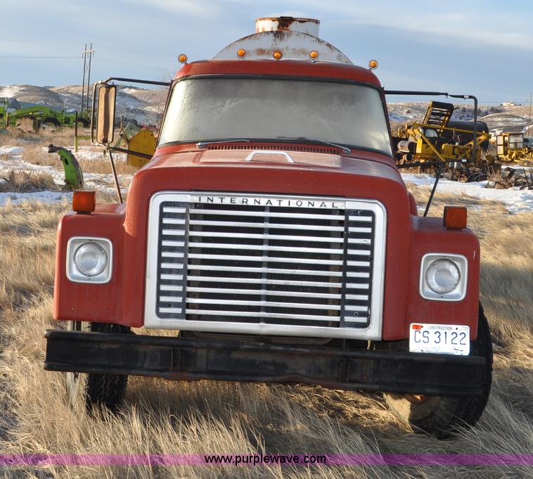 image for item C3350 1975 International 16010 Loadstar washer truck